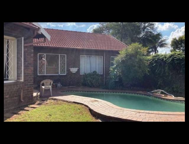 3 BEDROOM TOWNHOUSE FOR SALE IN BIRCHLEIGH
